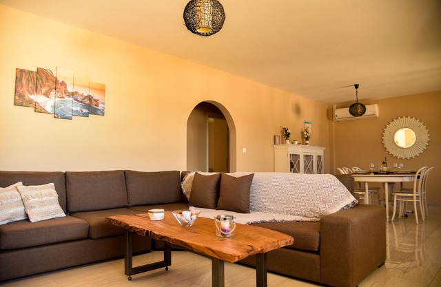Elegant Apartment With Spectacular View Next To The Ammopi Beach
