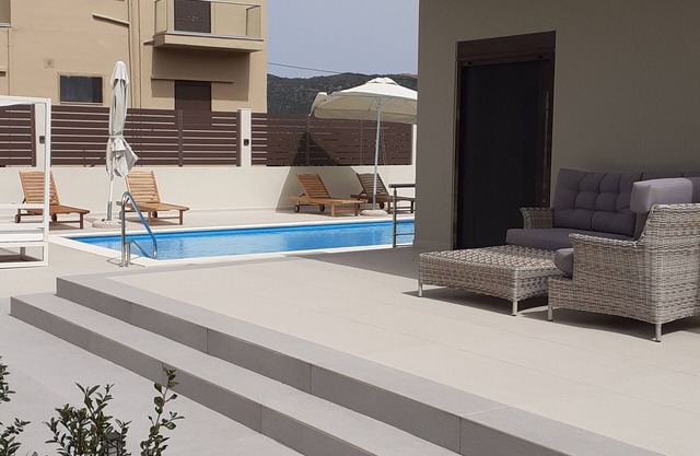 Elegant Accommodations: Giannis Villa in Skinés offers a spacious villa.