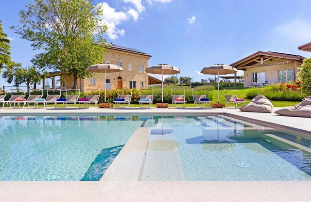 Elegant and spacious villa with pool and panoramic view over the hills, just 30 minutes from the sea