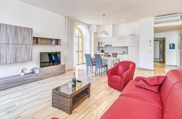 "Elegant and spacious apartments 80 m from the lake in Griante, nice resort on Lake Como, 3 km from