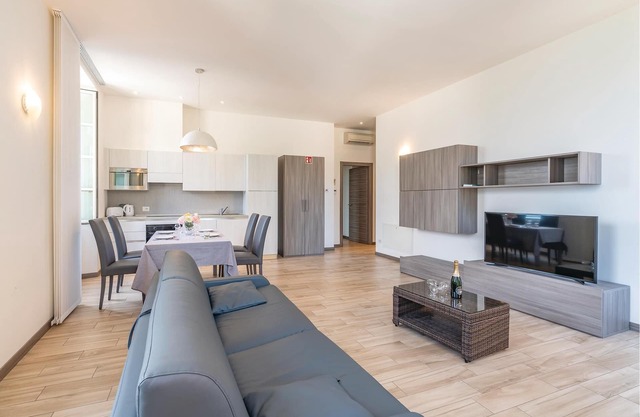 Elegant and spacious apartments 80 m from the lake in Griante, nice resort on Lake Como, 3 km from M