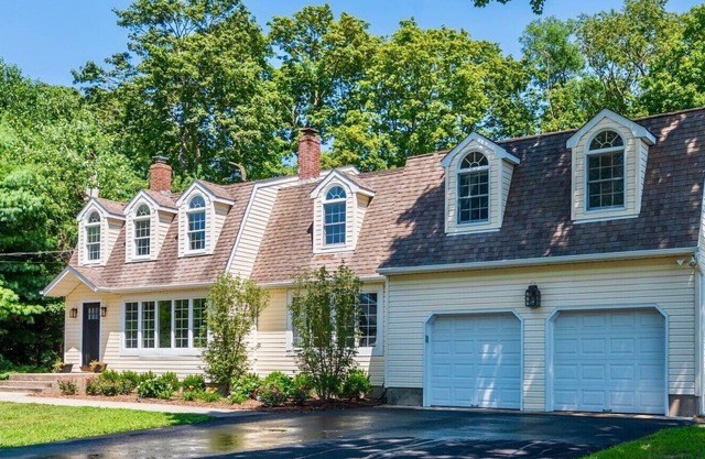 Elegant and spacious North Fork home; near beaches, vineyards, farms and dining.