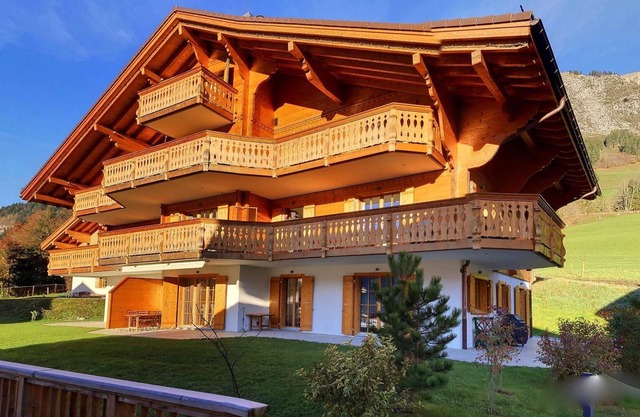 Elegant Apartment with Panoramic Valley View