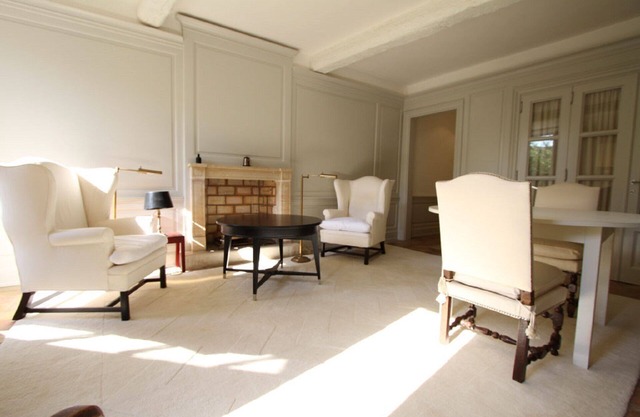 ELEGANT APARTMENT IN THE HEART OF THE OLD TROPEZ VILLAGE