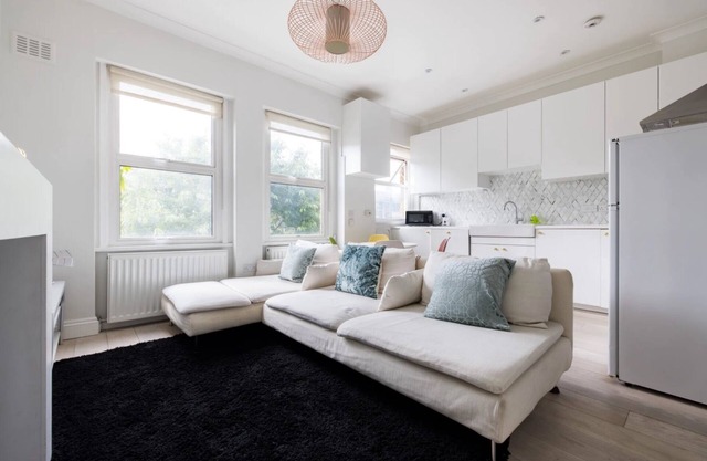 Elegant apartment in Kensington Olympia (available for LONGER LETS)