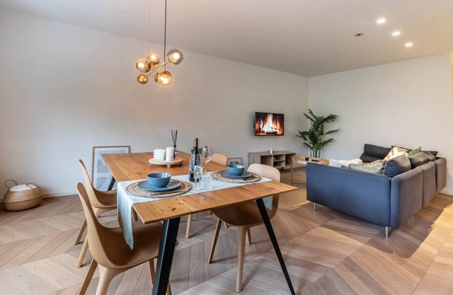 Elegant Apartment in Old South | Near Vondelpark, Museums & Canal District