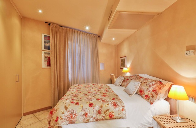 ELEGANT APARTMENT IS LOCATED A FEW STEPS FROM THE LAKEFRONT OF CERNOBBIO.