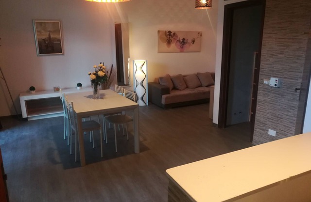 Elegant apartment with independent entrance and parking always available