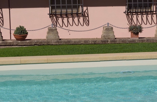 Elegant apartment of over 90 square meters with swimming pool use.