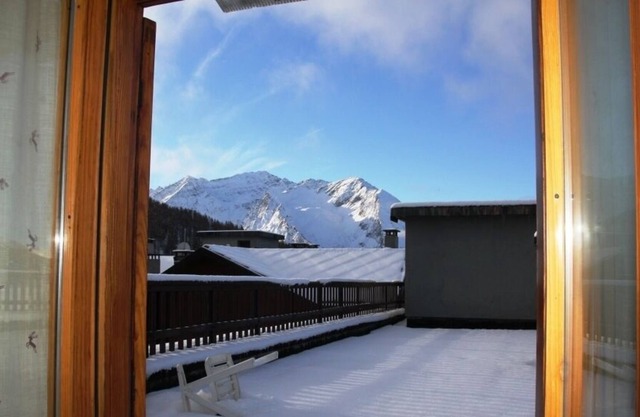 Elegant Apartment on 2 floors, Central, 5 Beds, Skis on