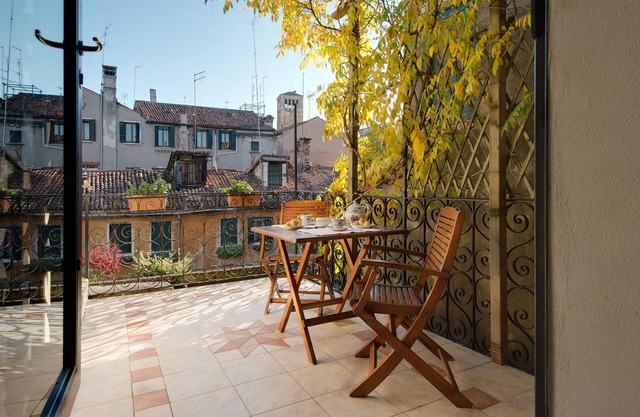 Elegant apartment with private terrace in S.Croce, Venice