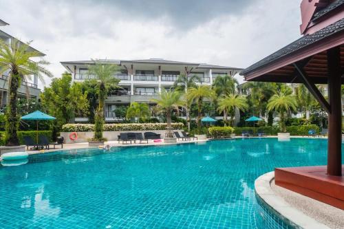 Elegant Beachfront 3BR Condo at Pearl of Naithon