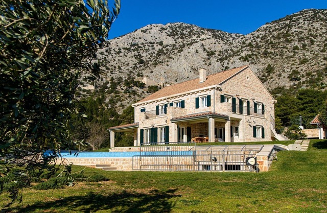 Elegant Brac Villa | 4 Bedrooms | Villa.