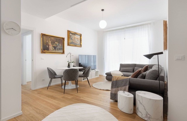 Elegant Central,balcony,2 rooms,full comfort,netflix,wifi,Trieste center