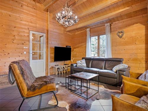 Elegant chalet in Manhay with Sauna, cleaning included