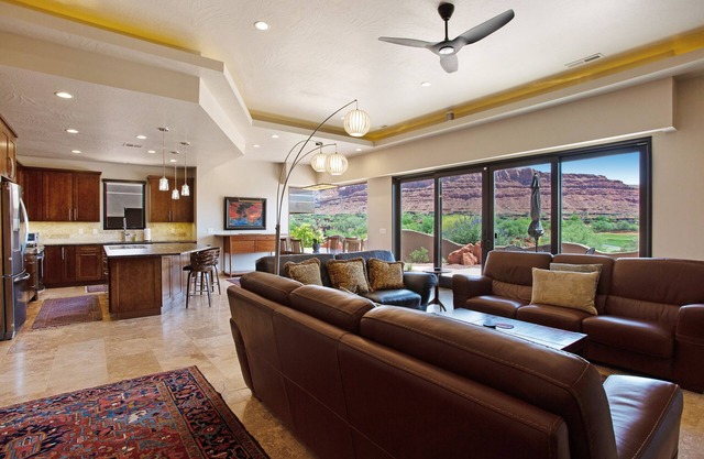 Elegant desert escape with stunning red rock views, & free WiFi