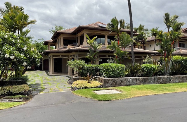 Elegant Giant Oceanfront Estate - steps to Magic Beach with pool, sub zero