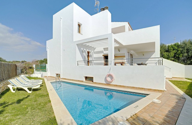 Elegant holiday home in a central location, 500 meters from the sea – Casa Montevela
