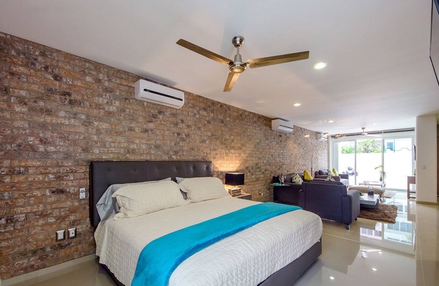 Elegant loft at gourmet Versalles, shops , restaurants , beach 15 minutes