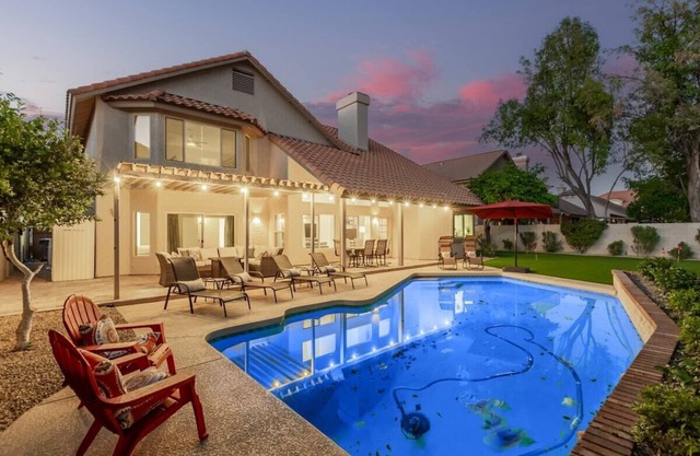 Elegant Luxury Villa w/Heated Pool Outdoor Fun