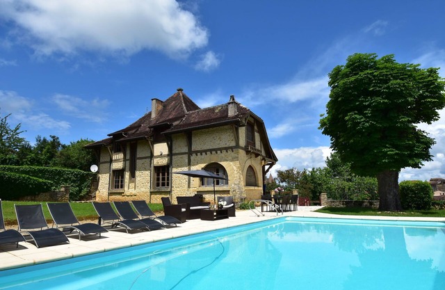 Elegant Mansion Stay in Belvès
