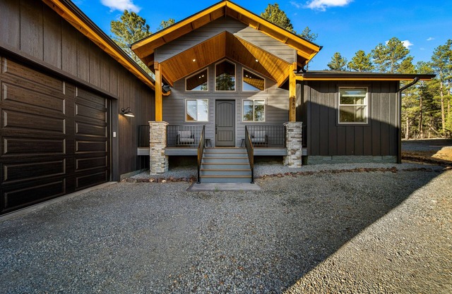 Elegant & Modern Home w/lake view, outdoor living area w/foosball, bbq grill