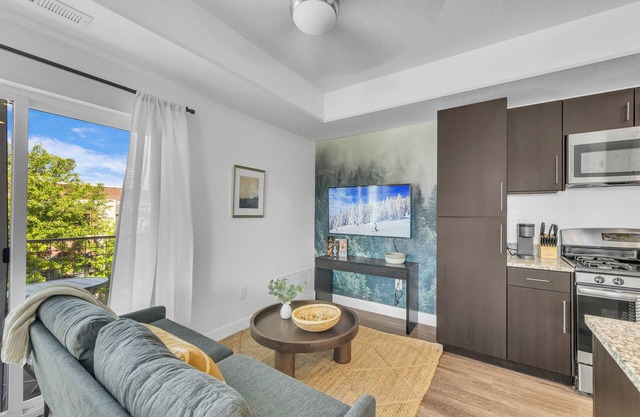 Elegant & Modern! Near Downtown with Discounts!