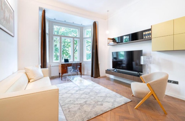 Elegant Paris Ave apartment with a Terrace