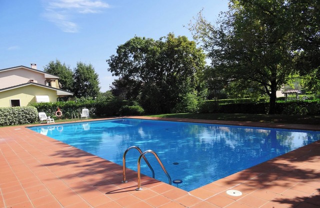 Elegant quiet apartment, central location near Garda, XL pool