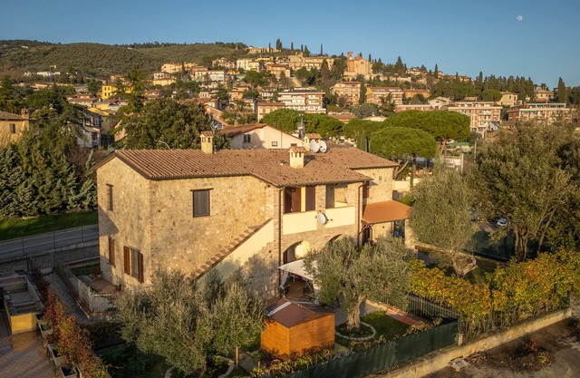 Elegant retreat in a historic farmhouse near Perugia and Trasimeno Lake