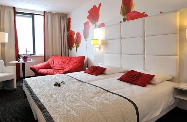 Elegant Room in Fletcher Hotel – Convenient Base for Exploring South Holland
