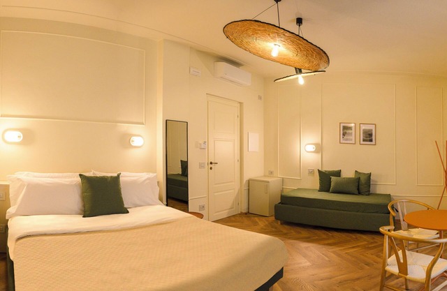Elegant rooms in downtown Foligno with generous private en-suite bathrooms.
