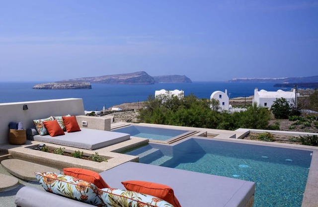 Elegant Santorini Suite | Lume Suite | Senior Suite with Private Pool and Hot.