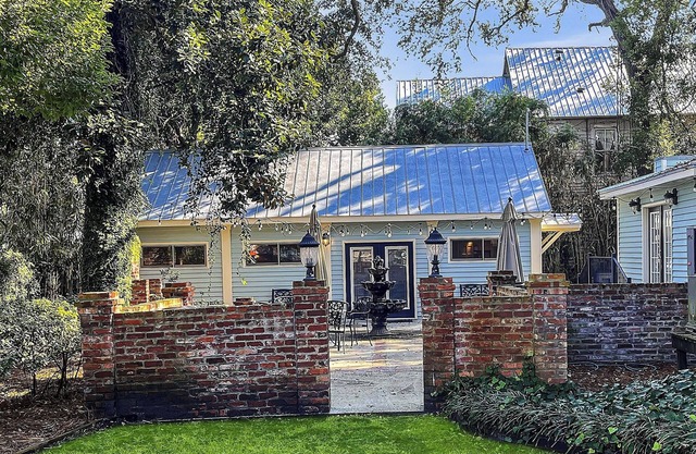 Elegant Southern Cottage/Downtown Pied-a-Terre near Island Beaches