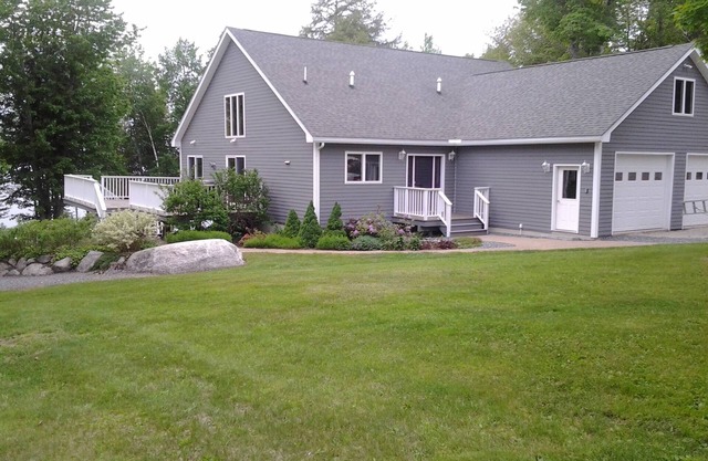 Elegant, spacious 5 bedroom home on Molasses Pond