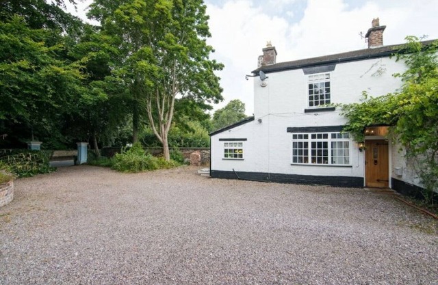 *Elegant Spacious Holiday Home in private park*