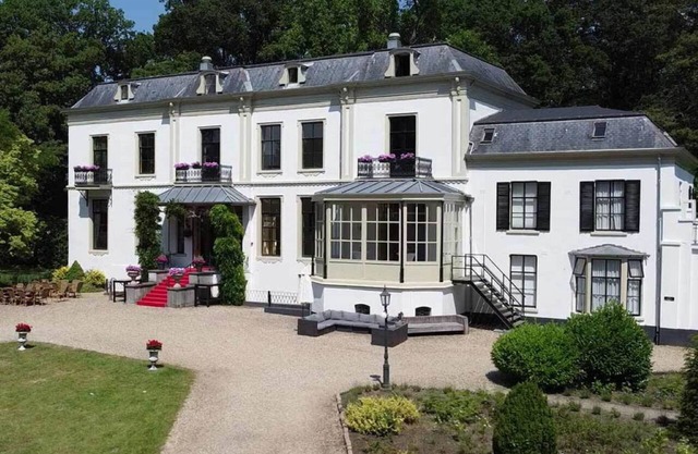 Elegant Stay with Hiking Trails Ideal for Exploring Locals Attractions