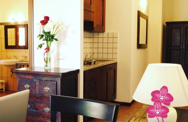 Elegant Studio Apartment surrounded by greenery a stone's throw from the center.