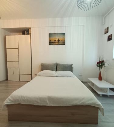 Elegant Studio Militari Private Parking Self check in Netflix New building