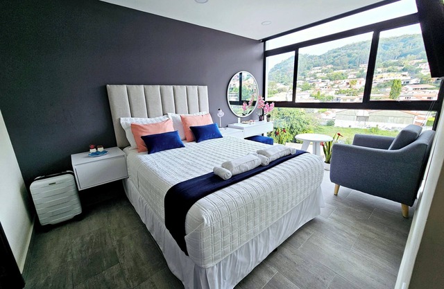 Elegant 2BR Luxury Retreat in Antiguo Cuscatlán w Amaizing View, Pool, GYM.