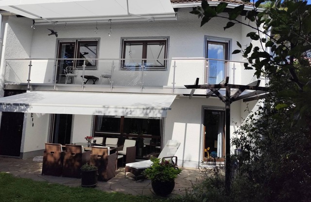 Elegant terraced house, with bikes near the lake, children at least 6 a old