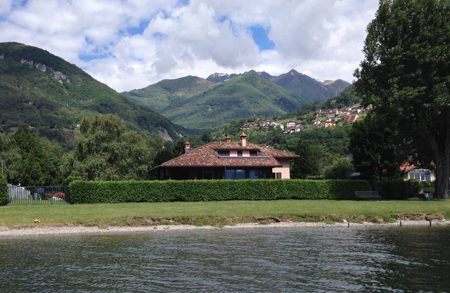 Elegant three bedrooms apartment with garden, beach and pool use, wifi