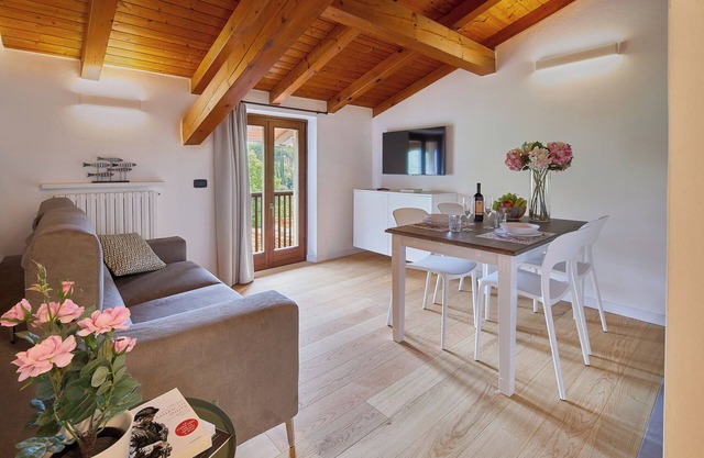 Elegant Top Floor Apartment "Salvia" with Mountain View & Balcony