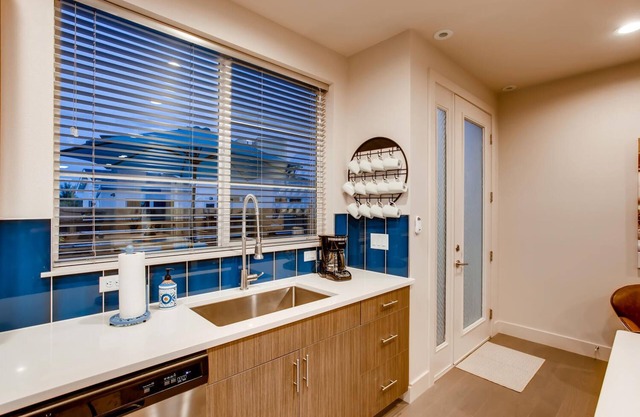 Elegant Townhome Near Old Town, Breweries and River!