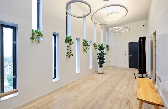 Elegant two-bedroom apartment in vibrant Poplar