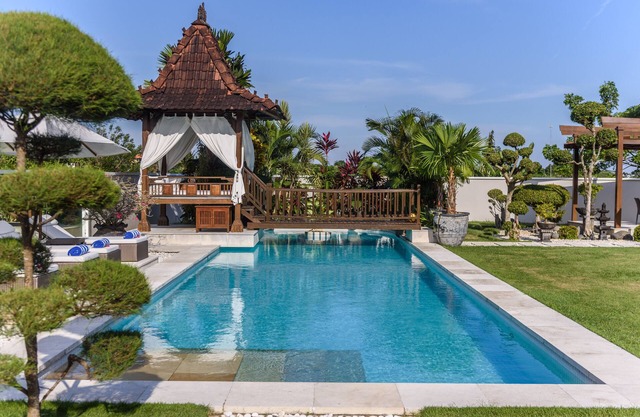 Elegant Villa 4 bedrooms and bathrooms overlooking the rice fields