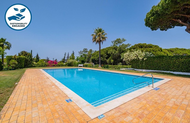 Elegant villa w/pool & garden