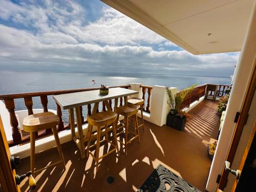 Elegant Villa W Wrap-around Balcony & Shared Pool