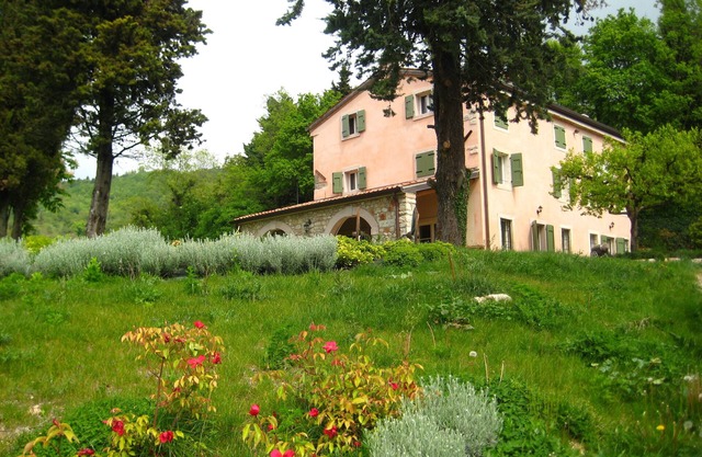 Elegant villa with large garden in the hills of Verona
