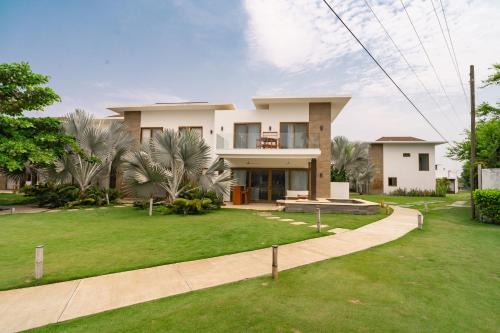 Elegant Villa with Poolfront View